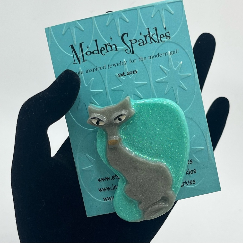 Modern Sparkles Resin Cat Brooch Glitter Teal - Picture 1 of 4